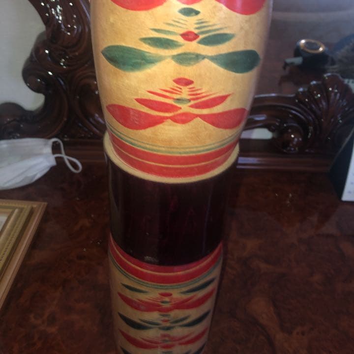 宮城県遠刈田こけし、佐藤名人の作品との事です。