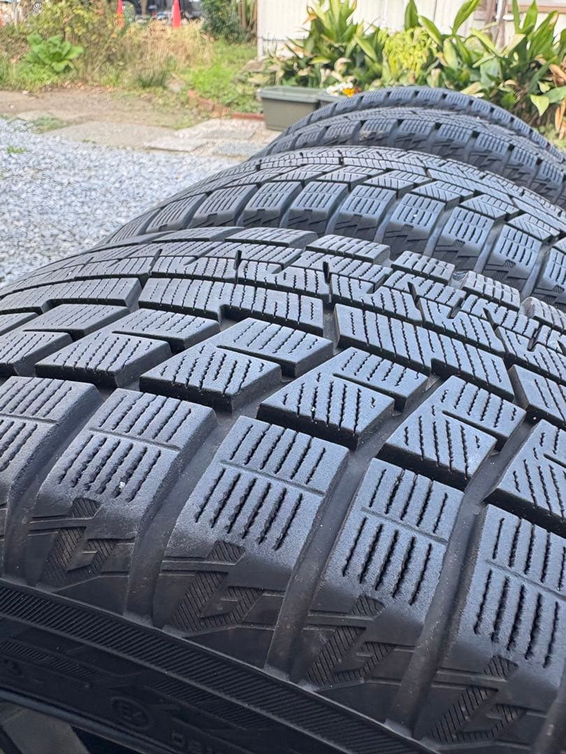 スタッドレス YOKOHAM ICE GUARD 215/45/17 バリ山