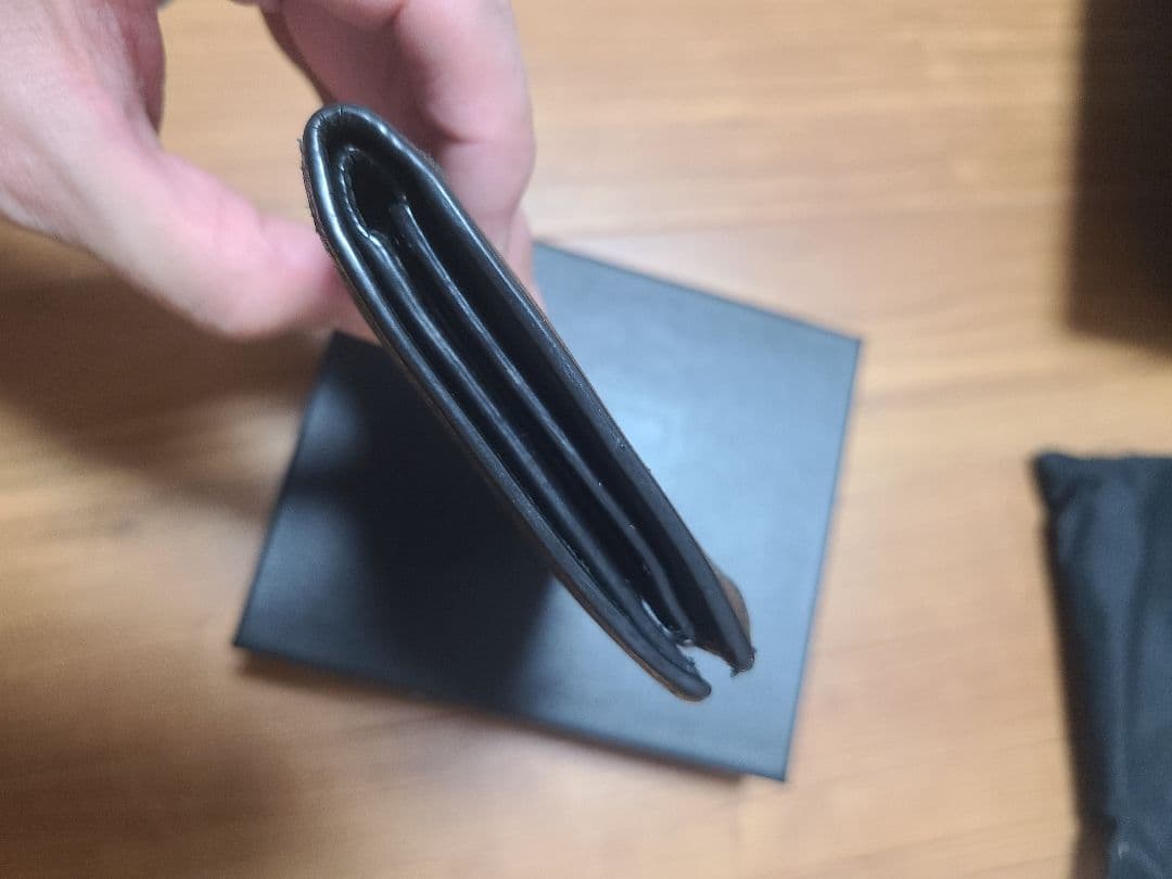 YSL ブラックレザー 二つ折り財布 クロコ型