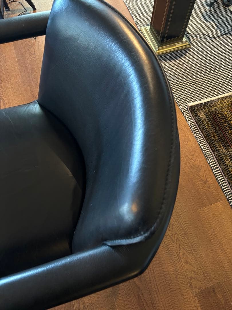 ビンテージレザーアームチェアー②