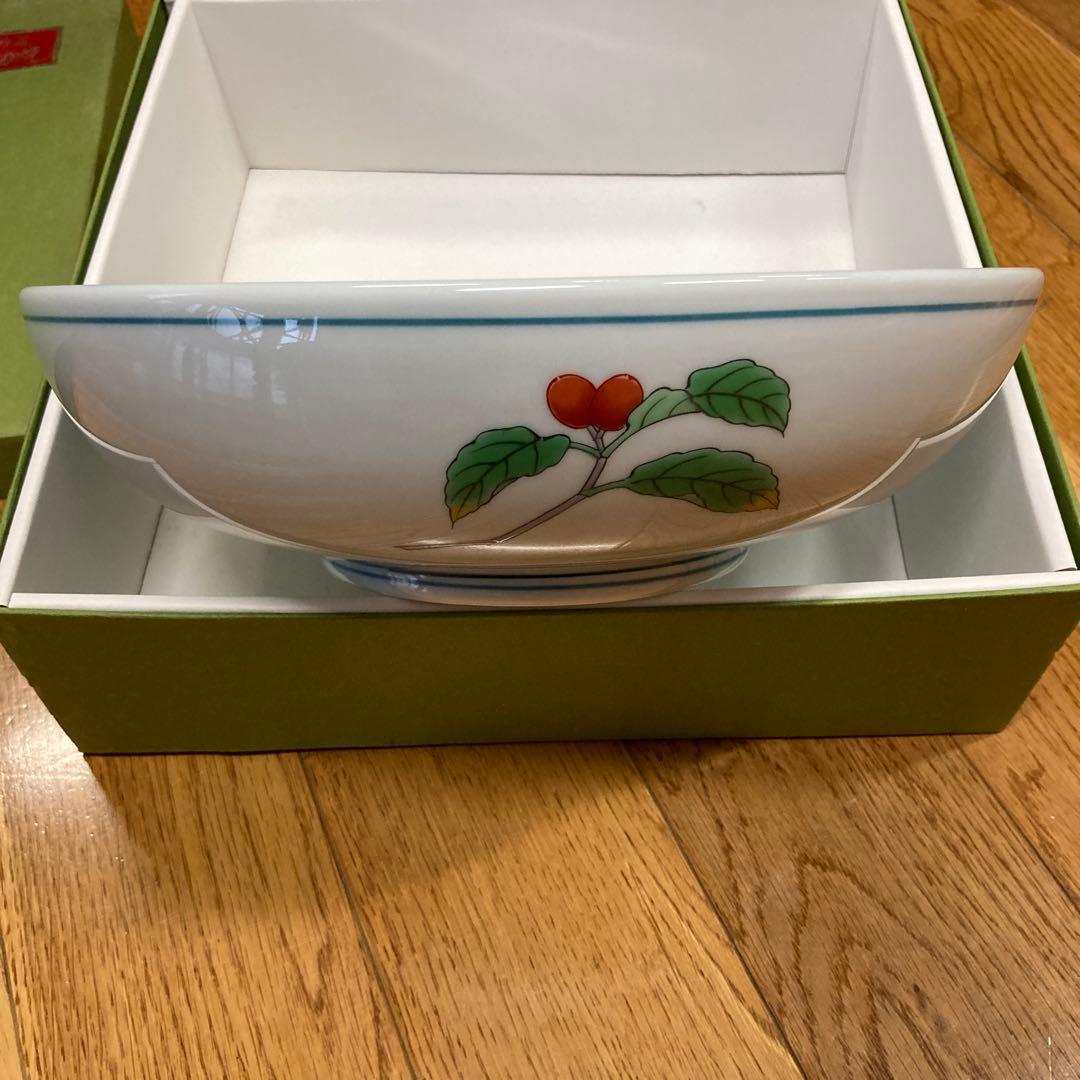 青い葉と赤い実の陶器ボウル　其泉