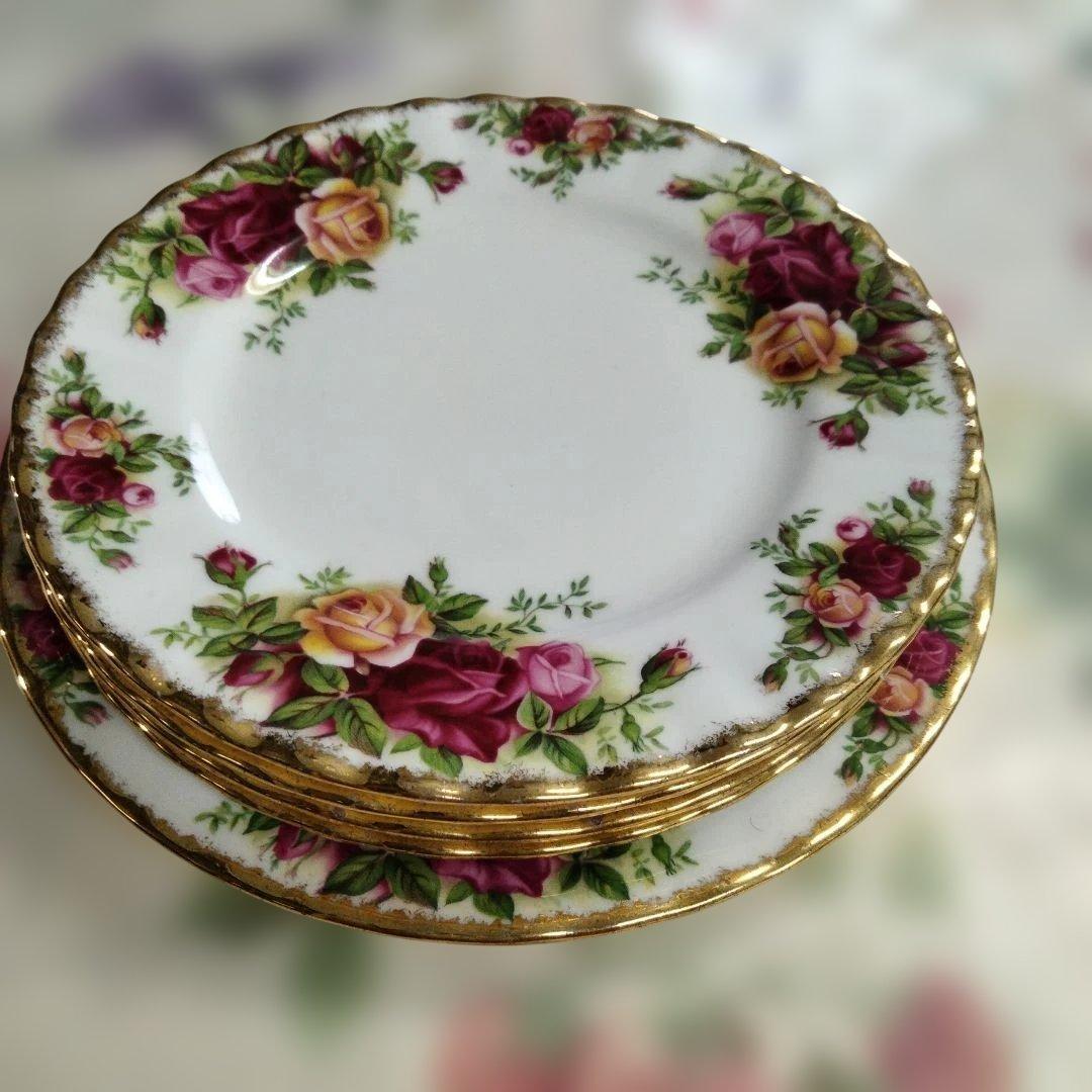 ロイヤル　アルバート　ケーキ皿４枚と皿１枚　メルカリコンパクト便匿名発送