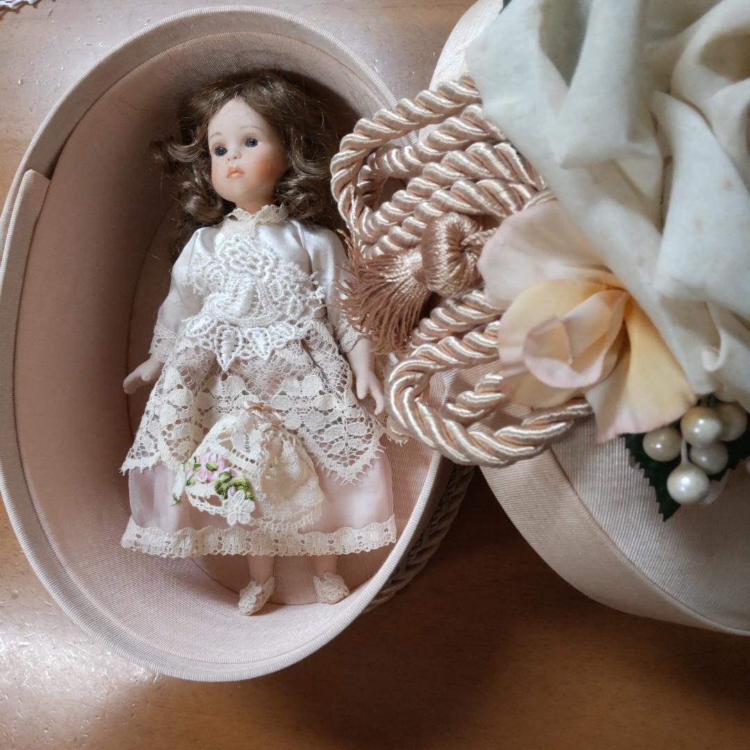 カルトナージュ　人形　ドール　イタリア　アンティーク風　ヴィクトリアン