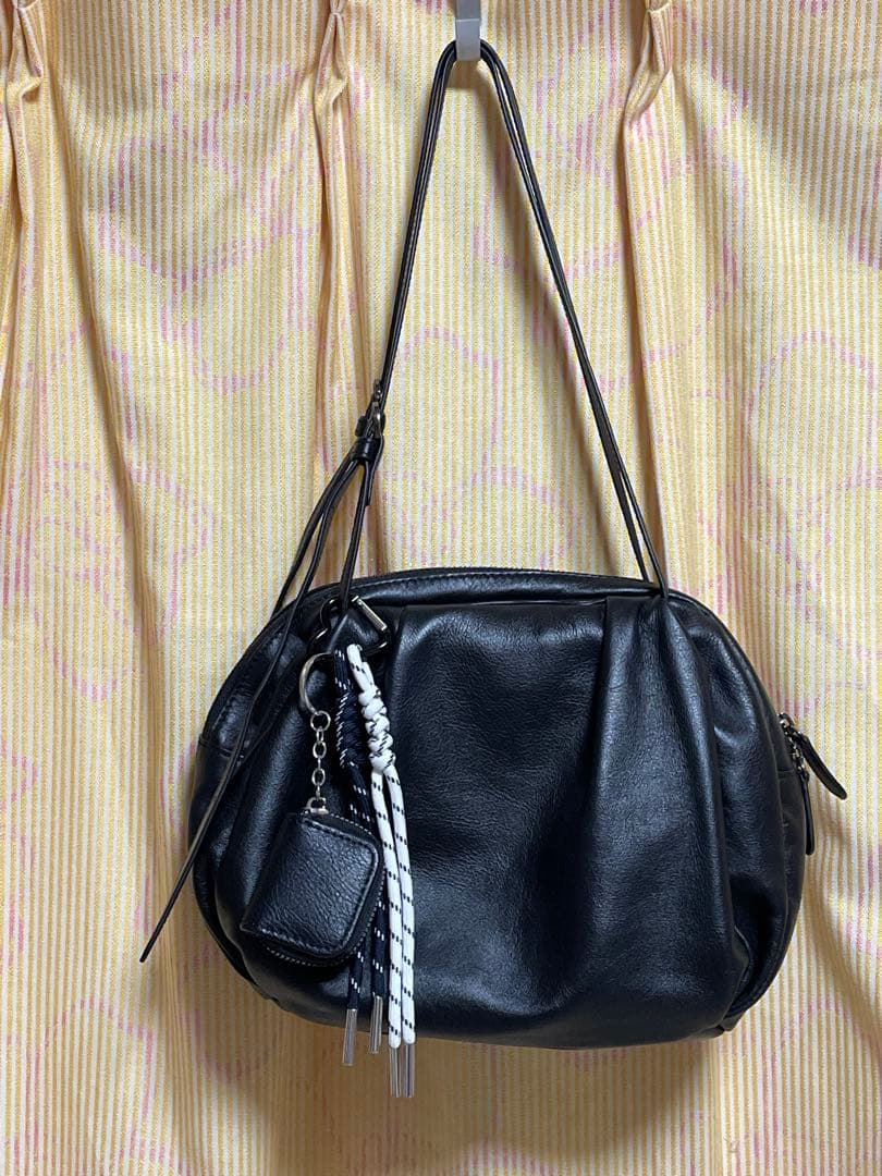 イア パピヨネ　コロンボストンバッグ ブラック