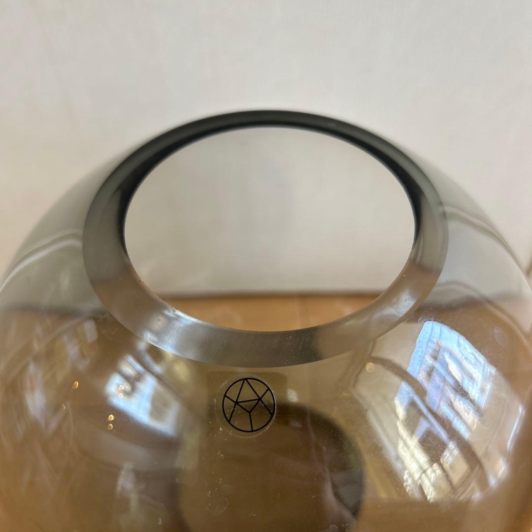 AYTM スモークグレー球形花瓶・真鍮リング付き