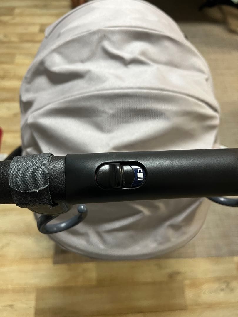 アップリカ.ラクーナ クッション フリー プラス AB ベージュ.ベビーカー