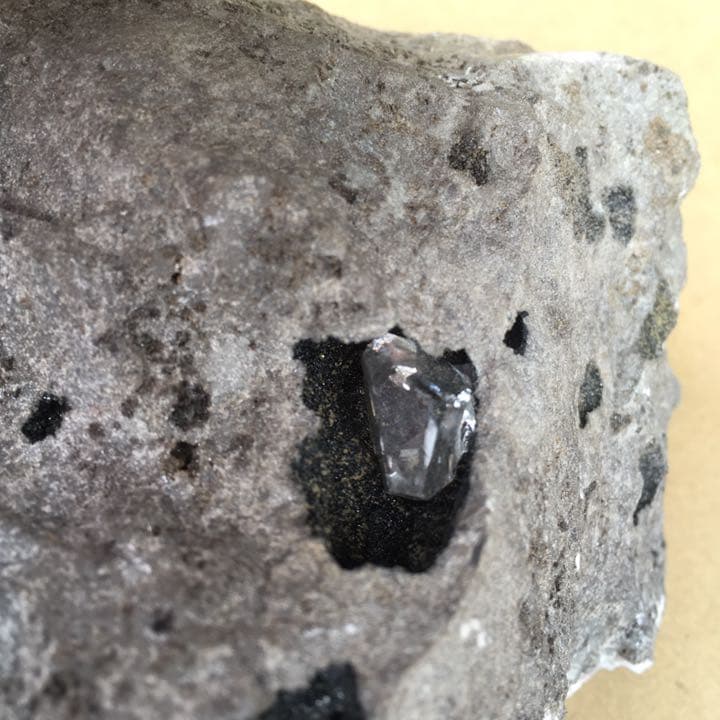 ハーキマーダイヤモンド(水晶)母岩付 B