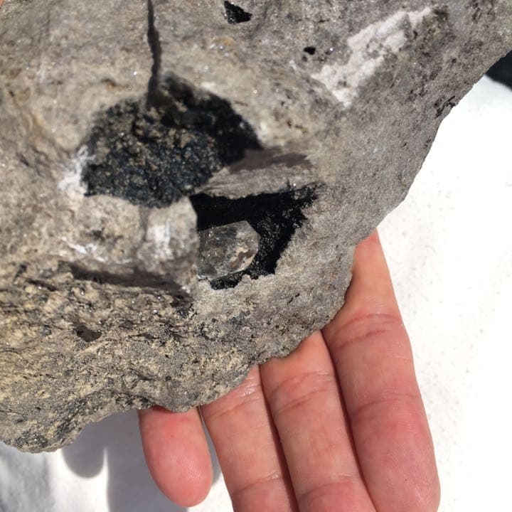 ハーキマーダイヤモンド(水晶)母岩付 B