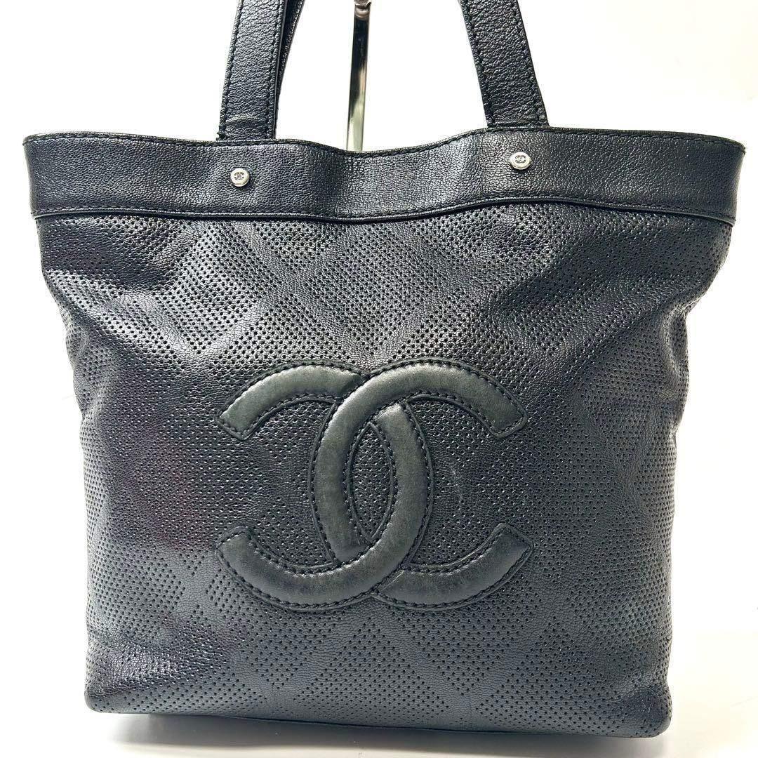 のびシャネル　パンチングレザー　ダイヤステッチ　ココマーク　トートバッグ