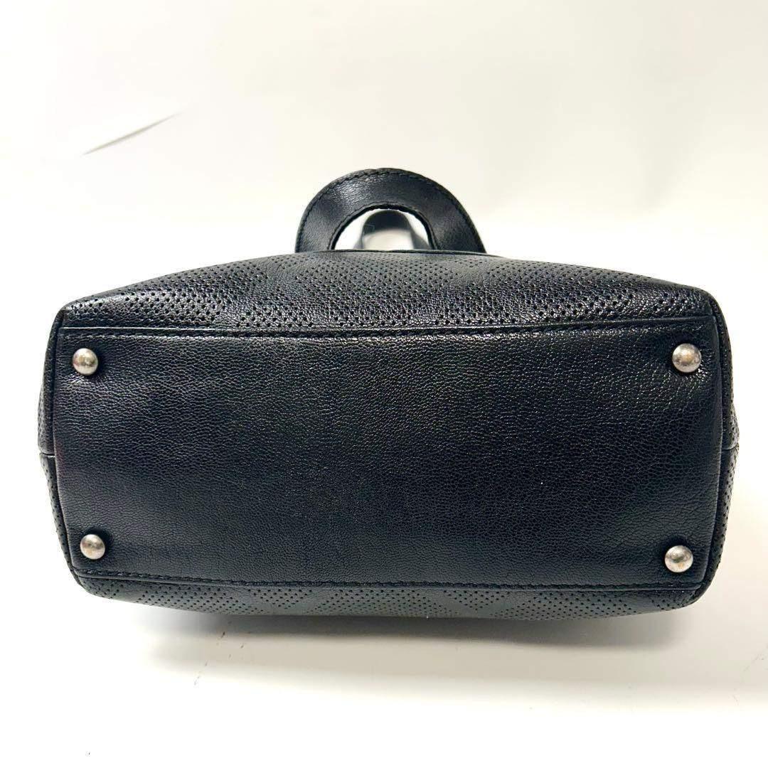 のびシャネル　パンチングレザー　ダイヤステッチ　ココマーク　トートバッグ