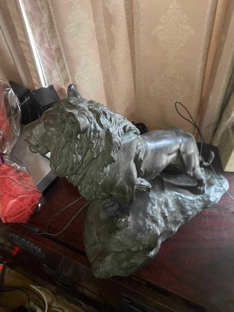 鋳銅獅子置物 ブロンズライオン像　9kgぐらい