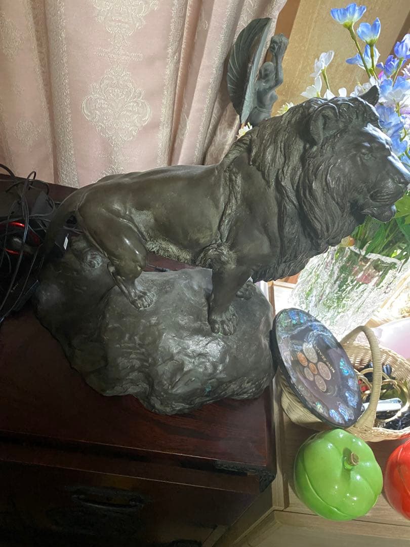 鋳銅獅子置物 ブロンズライオン像　9kgぐらい