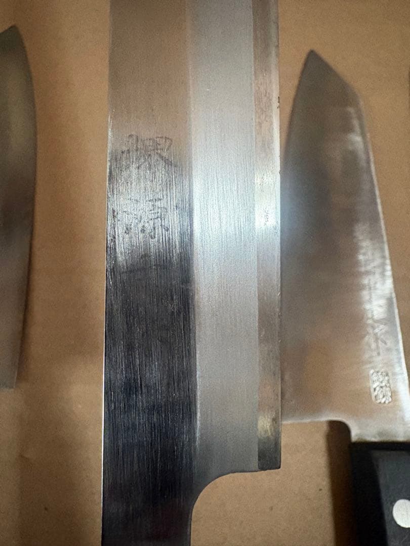 出刃、柳、薄刃、三徳、中華、冷凍、包丁フルセット 両面砥石、鍵付包丁ケース！