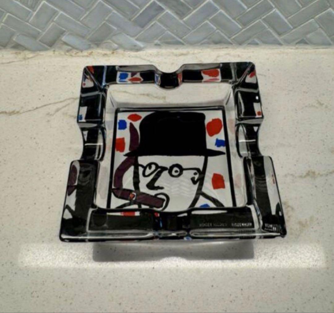 ユニークなデザインのガラス灰皿