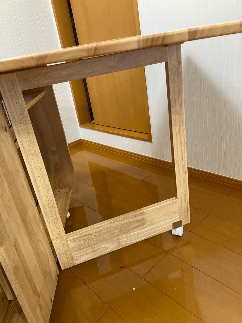 中菱形骨 。ダイニングテーブルセット 4人掛けキャスター付き 木製