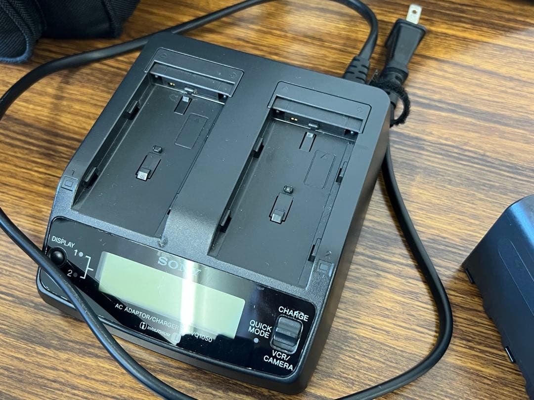 SONY HVR-Z5＋MRC1K、マイク・バッテリー3本・DVCAMテープ付き