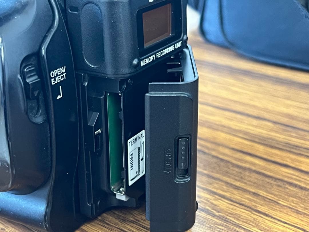 SONY HVR-Z5＋MRC1K、マイク・バッテリー3本・DVCAMテープ付き