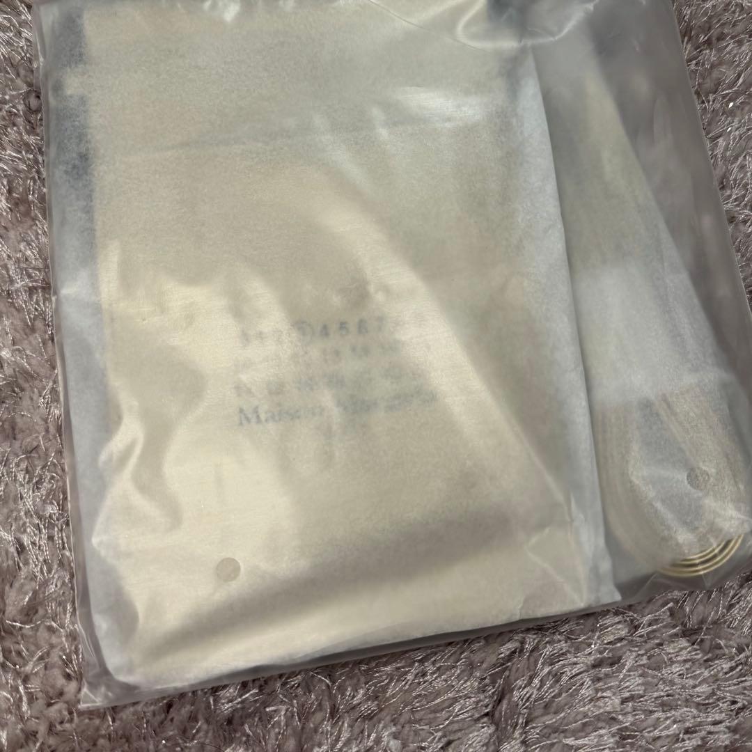 メゾンマルジェラ ホリデーノベルティ ストラップポーチ