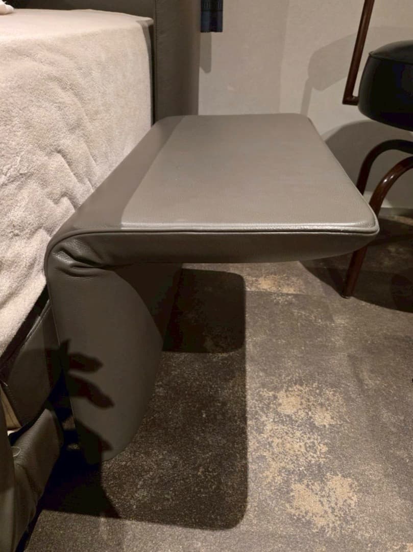 ○[全国発送] [美品] Poltrona Frau Naidei ソファベッド