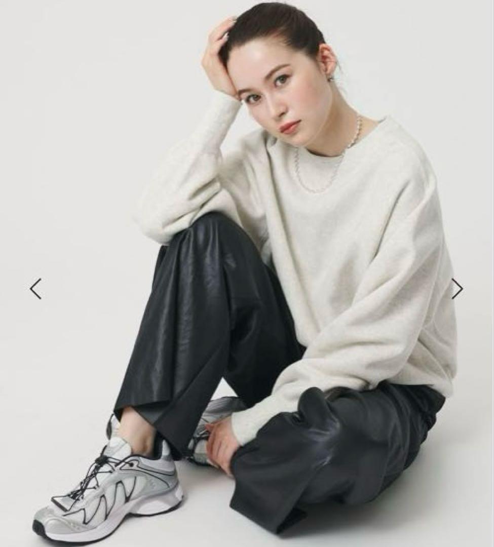 Salomonサロモン　XT―WHISPER シルバースニーカー