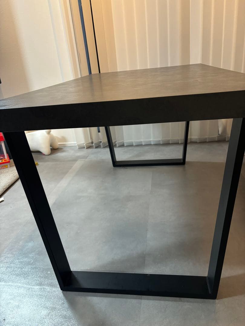 【送料込み】ダイニングテーブル　お洒落　モダン