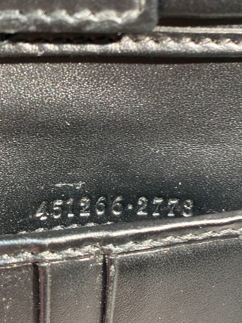 ✨「美品」✨GUCCI 蛇刺繍 二つ折り財布