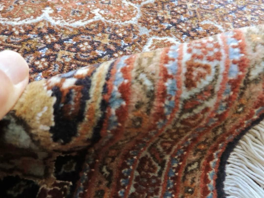 ペルシャ絨毯手織りウール＆シルクタブリーズ産人気なマヒデザイン