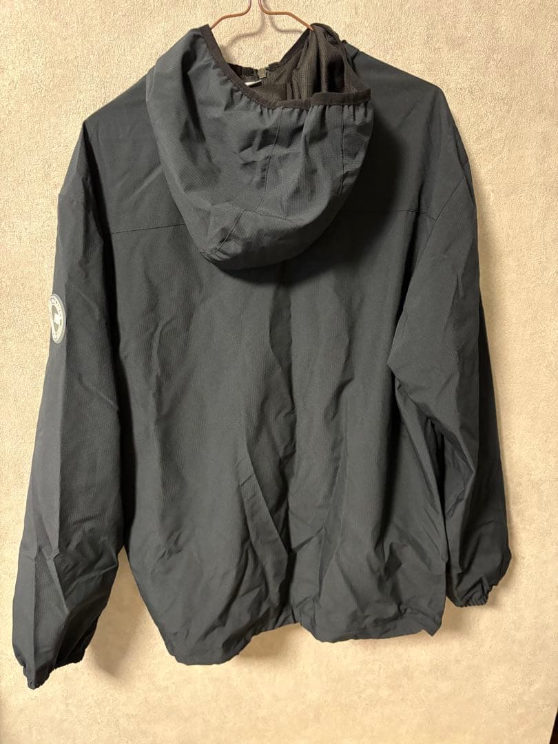 ニューバランス　パーカー　ウィンドブレーカー　新品未使用