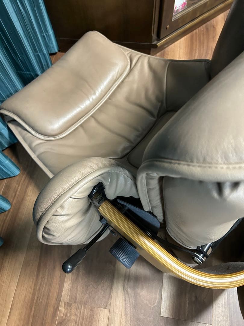 カリモク.リクライニングチェアー