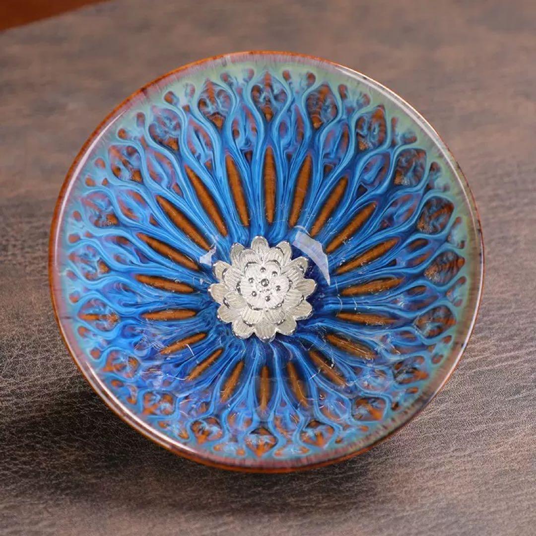 青と茶色の花模様茶碗