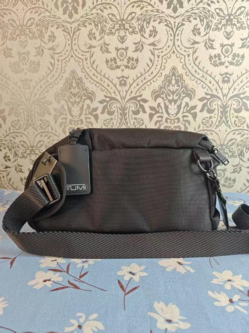 TUMI ケリースリング ボディーバッグ