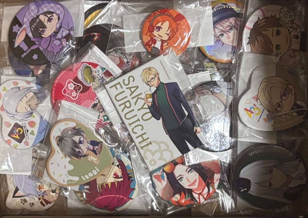アニメグッズ　ノンジャンル　缶バッジまとめ売り　大量　60サイズ