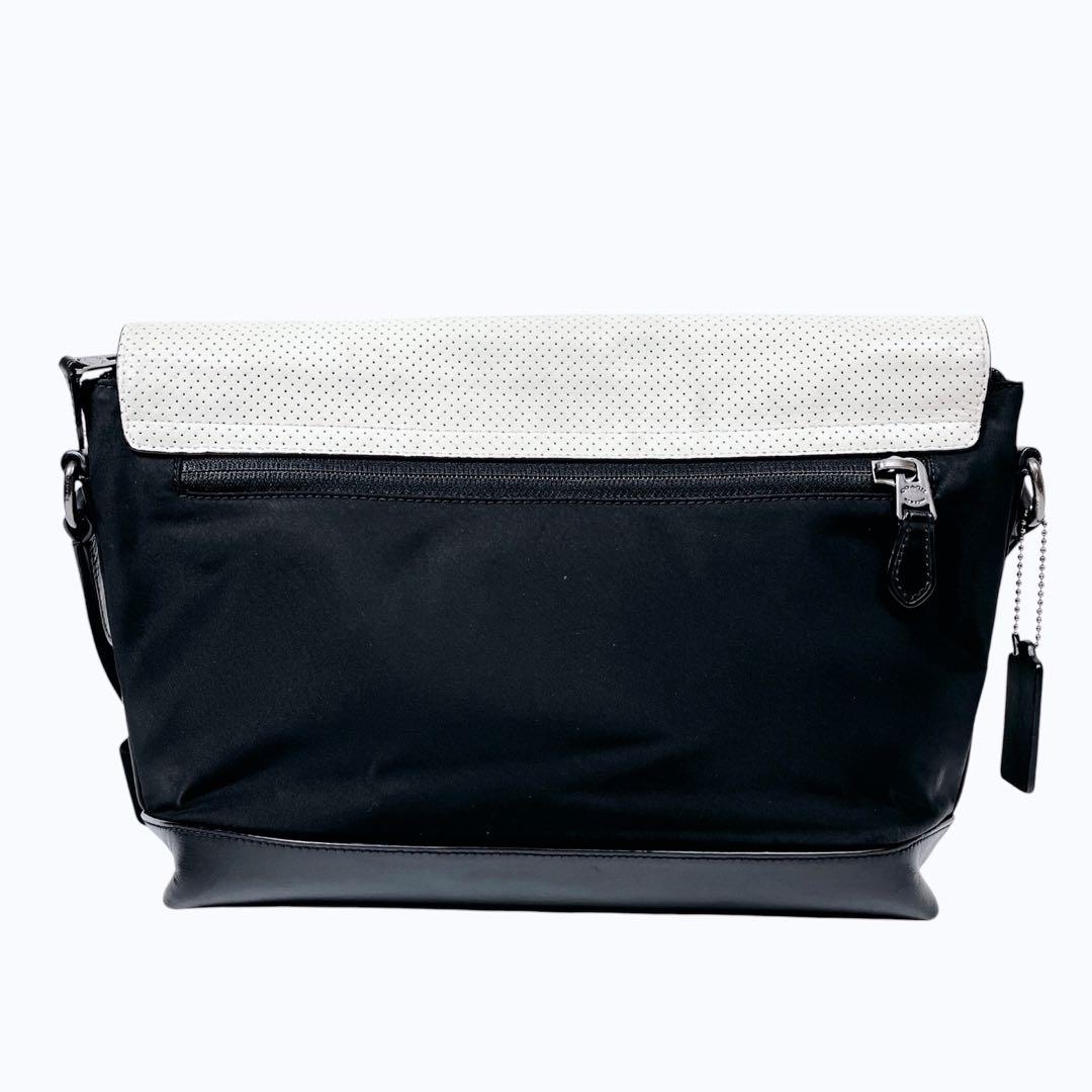 COACH コーチ ワンショルダーバッグ ロゴ型押し 大容量 パンチング 白