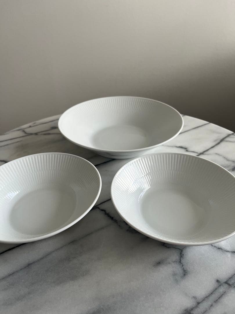 ロイヤルコペンハーゲン　ホワイトフルーテッド　ディープ　24cm 17cm