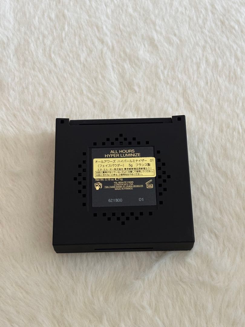 イヴ・サンローラン　オールアワーズハイパールミナイザー 01