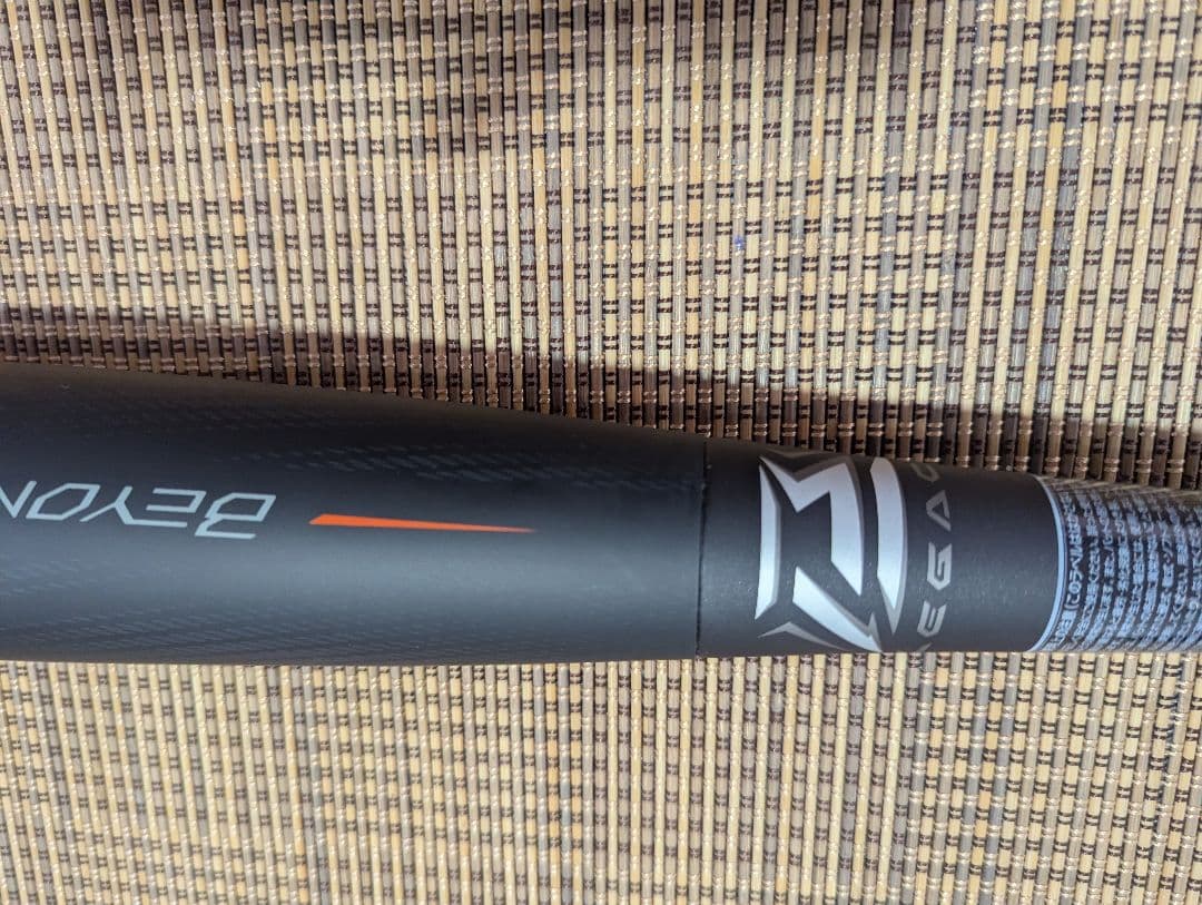 【お得！】新品・軟式用レガシー ミドル(84cm/730g)(バットケース付)