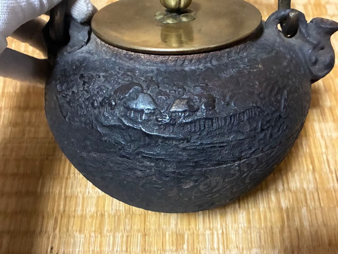 亀文堂 銀象嵌取手 鉄瓶