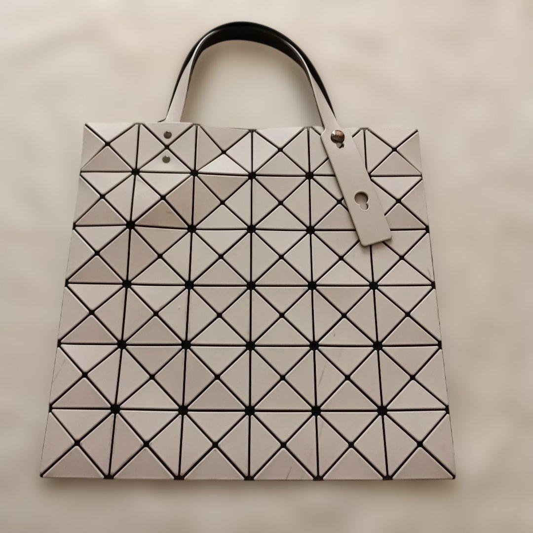 ISSEY MIYAKE　BAOBAO 　淡いアイボリー　トートバッグ