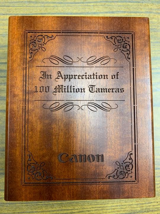 入手不可能！非売品 Canonカメラ1億台生産記念フォトフレーム