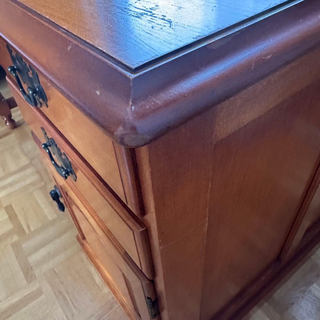 横浜クラシック家具ダニエル　樺桜片袖机