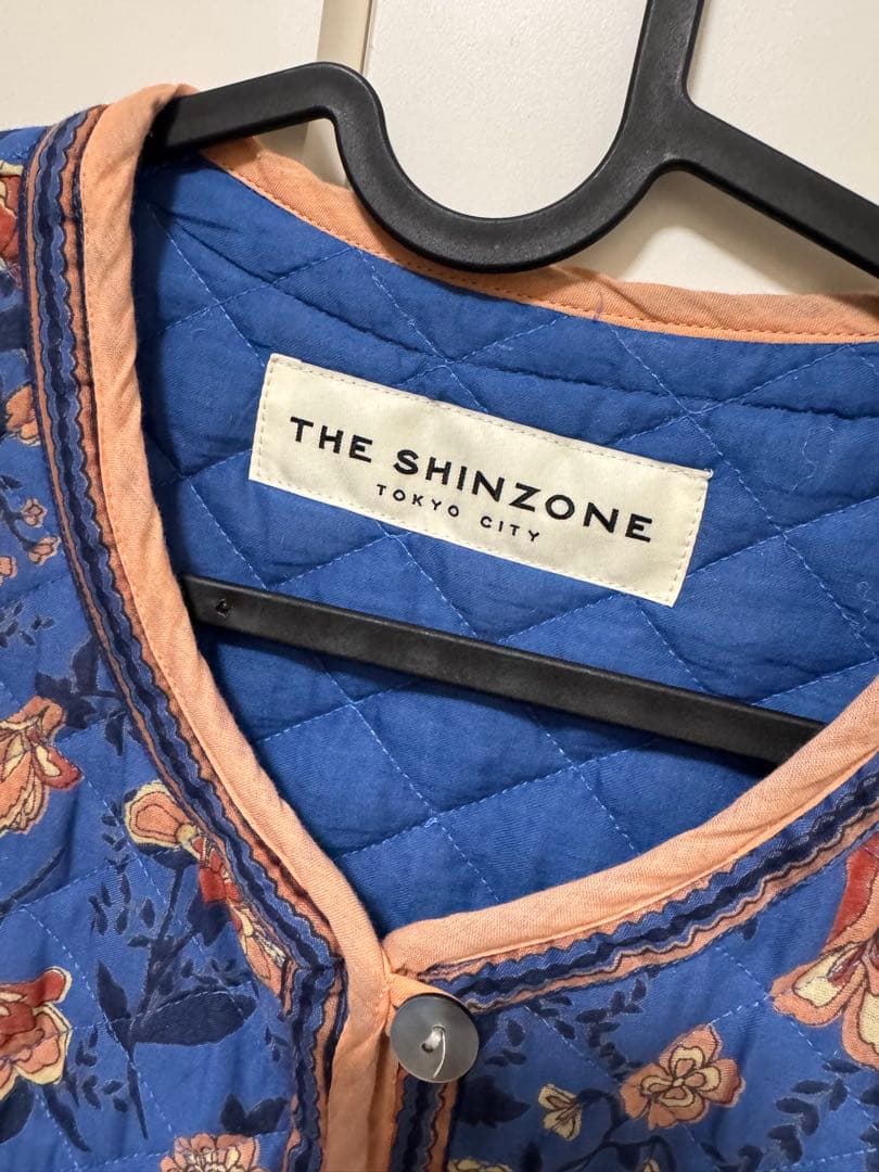 シンゾーン shinzone★キルティング フラワープリント ベスト