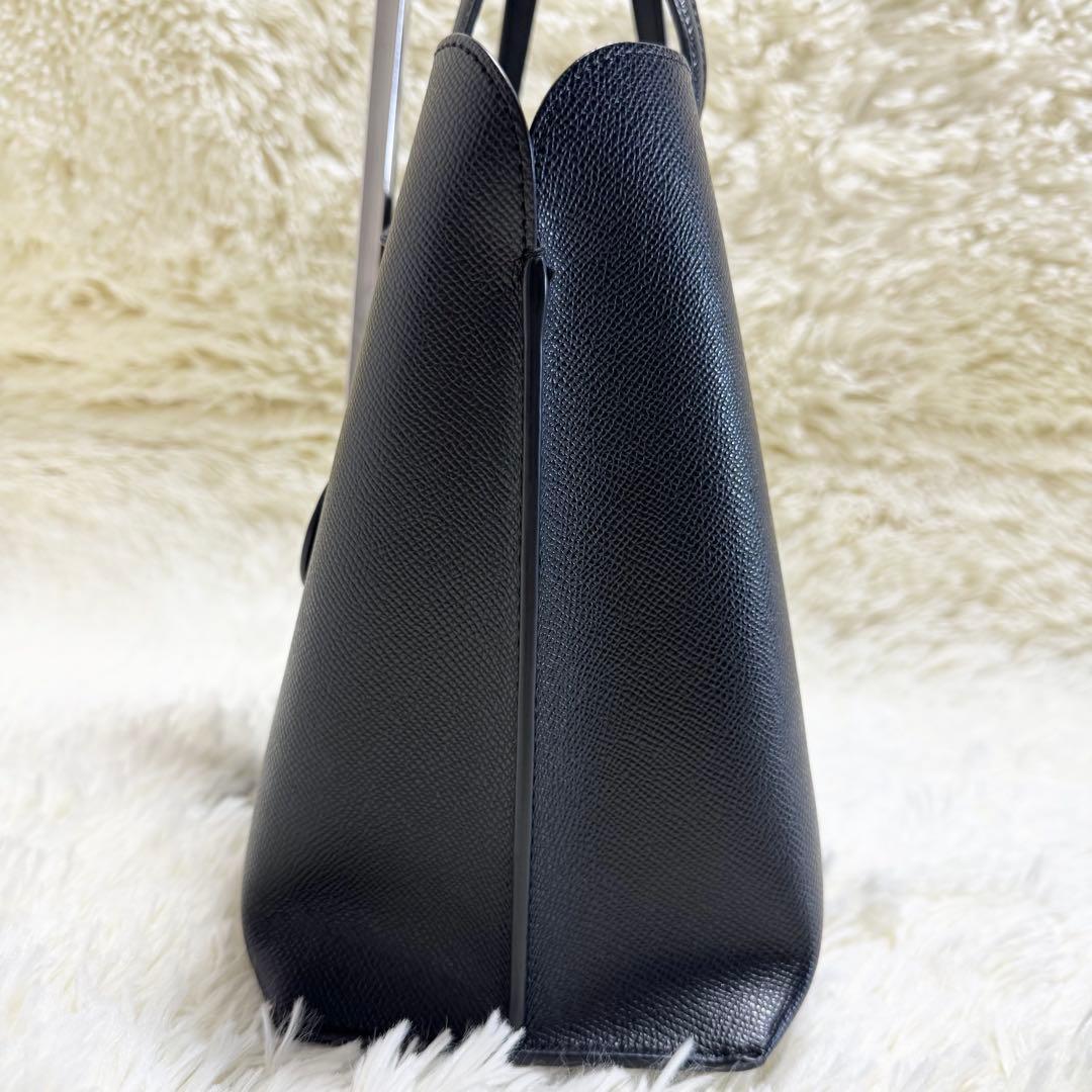 フルラ ヴィットリア トートバッグ 現行アーチロゴ ブラック サフィアーノレザー