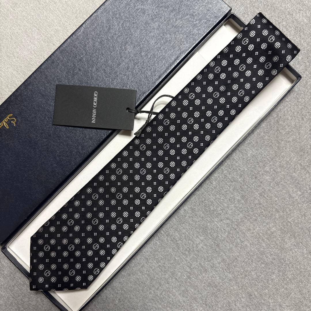 未使用タグ付　ジョルジオアルマーニ　ネクタイ　黒　ロゴ　花柄ドット　ジャガード