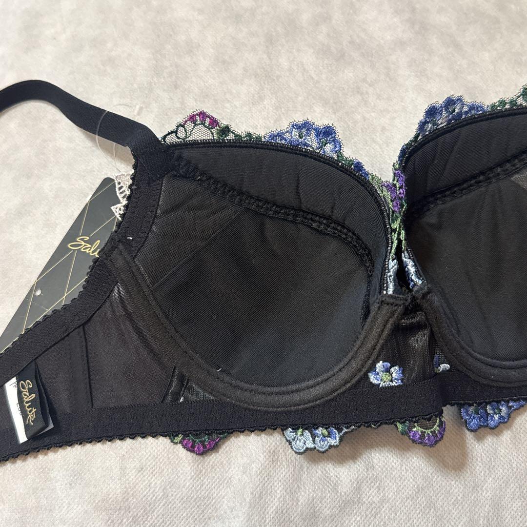 【SALE】ワコール　サルート　81G　P-upブラ　E65　２枚セット　新品