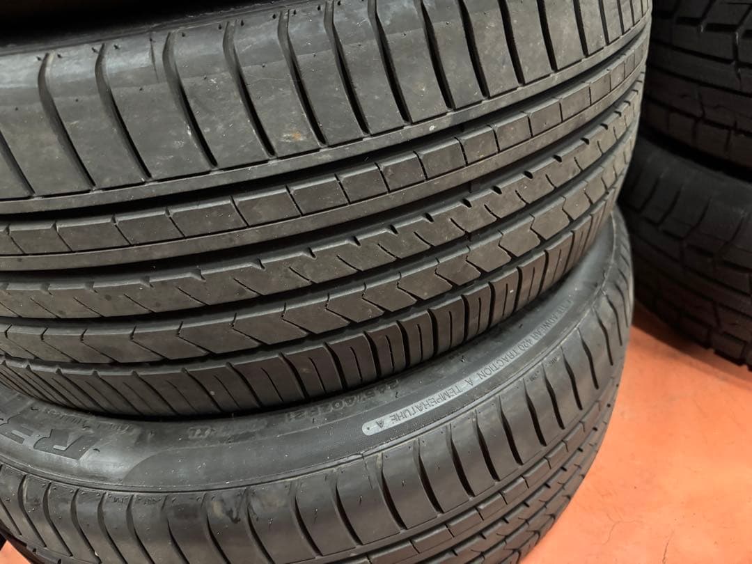 美品　245/40R21 タイヤ　4本セット