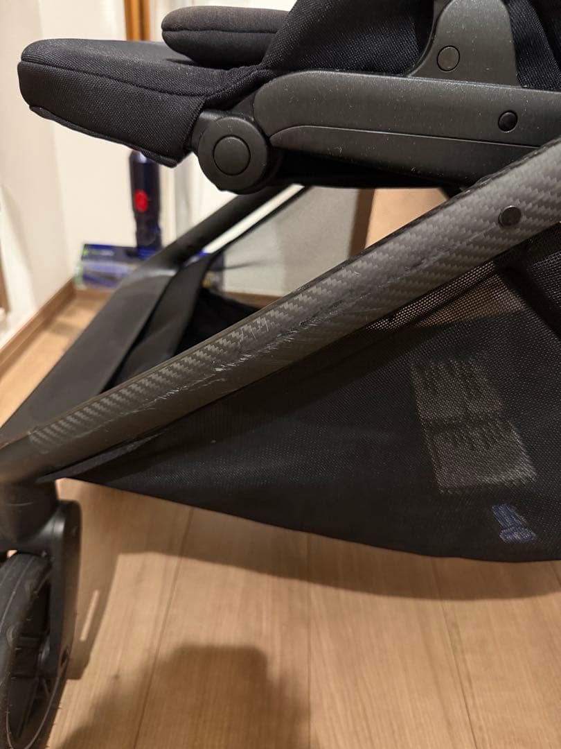 折りたたみ式の【2024年Newモデル】 nuna swiv ベビーカー