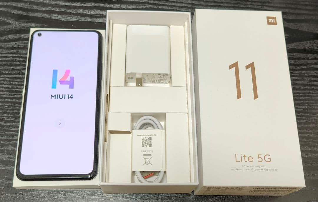 【美品】Xiaomi Mi 11 Lite 5G ACアダプターとカバー付き