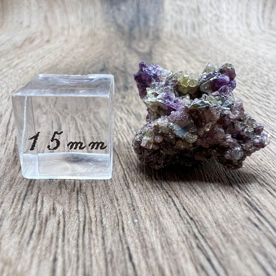 ベスビアナイト A10 鉱物 標本 原石