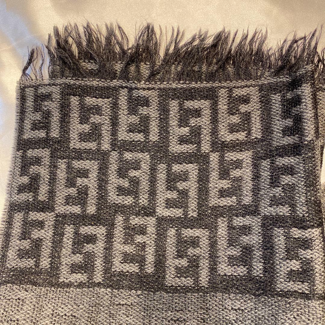 FENDI フェンディ　ブラック×グレー マフラー 総柄ズッカロゴ　アーカイブ