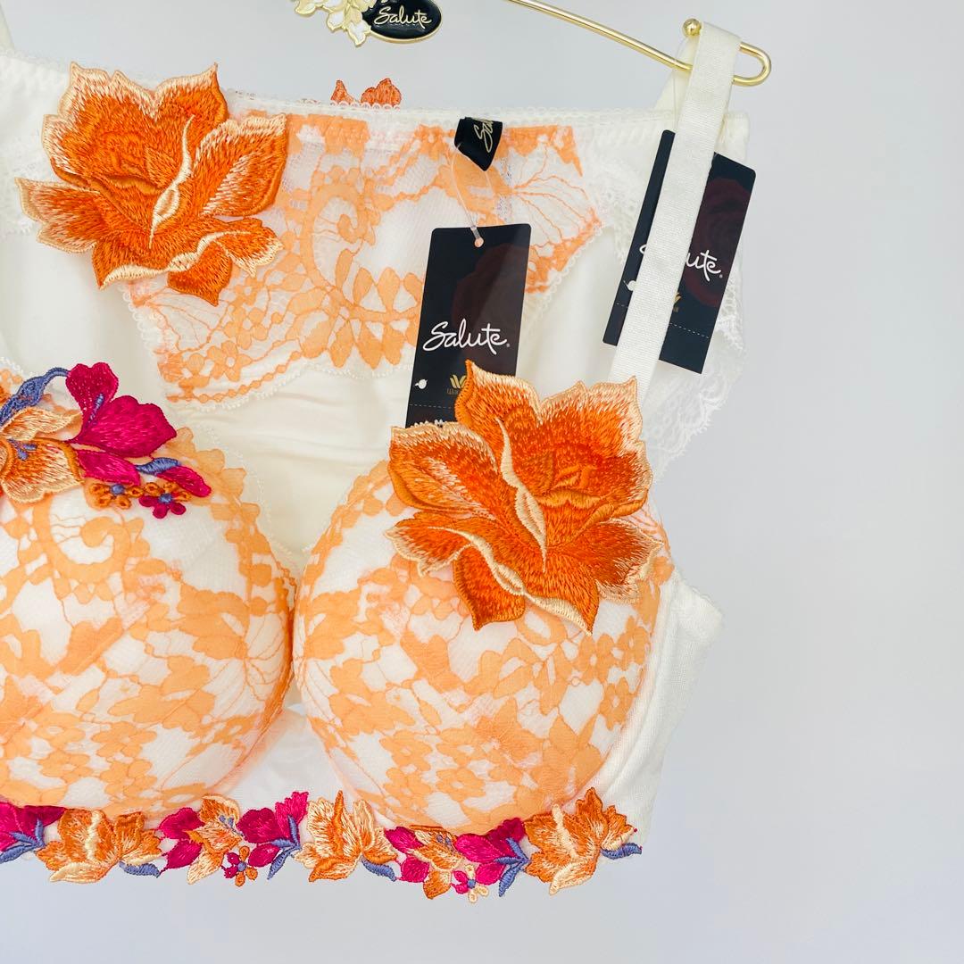 ワコール サルート 32G P-upタイプ 無邪気な少女が淑女へE70-M